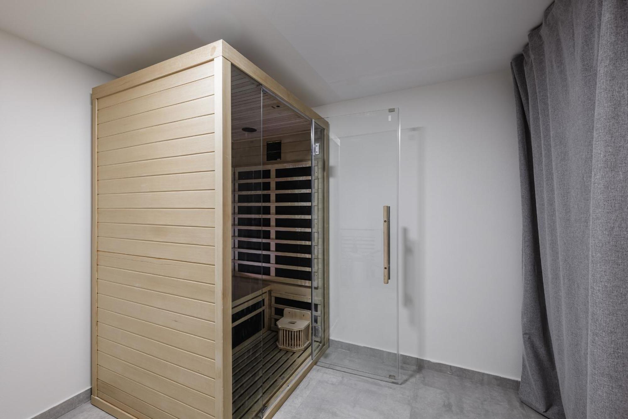 Spacious 4-story With Sauna & Garden * Praha